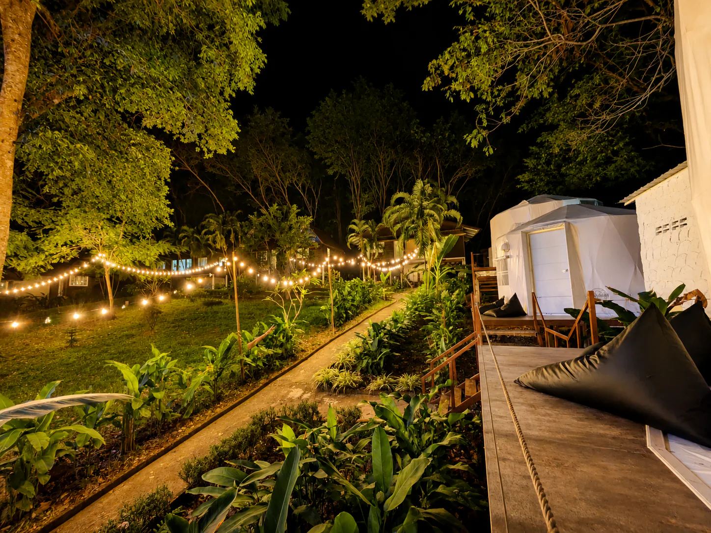 Warm evening atmosphere at Vanara Retreat
